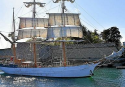 Le Français a débarqué à Concarneau pour son carénage annuel