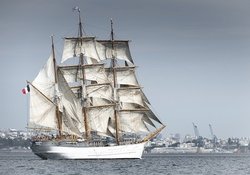 L'association Grand Voilier École s'installe sur le port, à Brest
